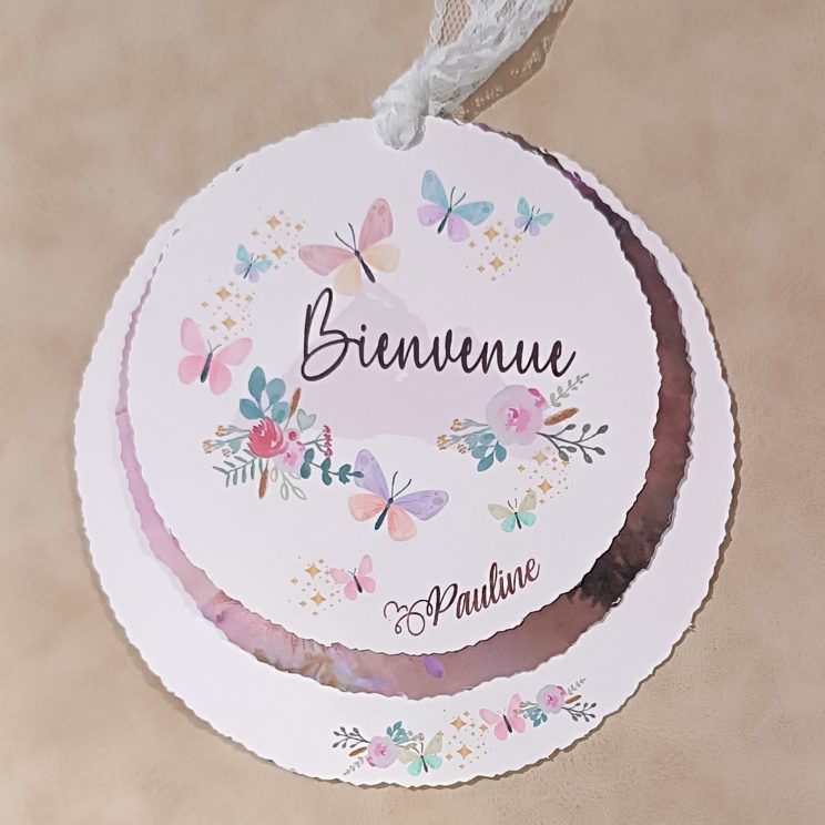 faire-part personnalisé découpé en rond thème rose en papillon